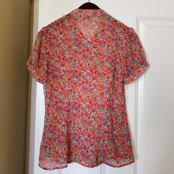 HP 🎉 Floral ruffle tie top - Picture 2 of 3